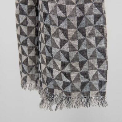 MOLI lin sjal grått med 2,5cm lange frynser på kortkantene