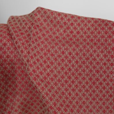 Lin-bomullsstoff beige-rødt med diamantmønster og blomster