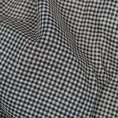 Linstoff med naturgrå og svarte ruter til klær og hjemmetekstiler