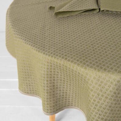 Halvlin rund (oval) grønn-beige duk med diamantmønster, blomster