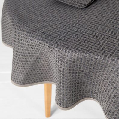 Halvlin rund (oval) mørkeblå duk med diamantmønster og blomster