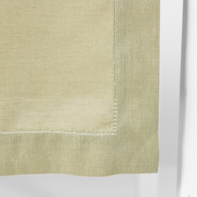 Halvlin bordløper blekgrønn med 4cm brettet kant, hullmønster