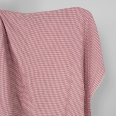 Linstoff med gråaktig lilla mønster vasket