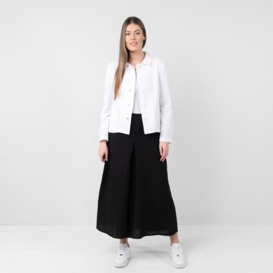 LIMA snøhvit lin-bomull jakke og svart culottebukse MYKA