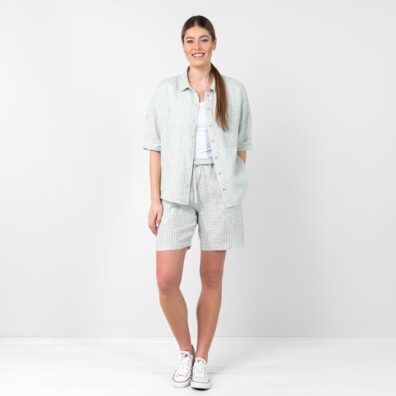DOLFI grønnaktig lin shorts med bluse EILA