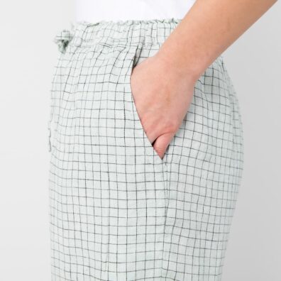 Grønnaktig lin shorts med lommer og snøring