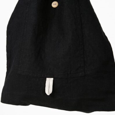 SAGA svart linveske med utvendig lomme