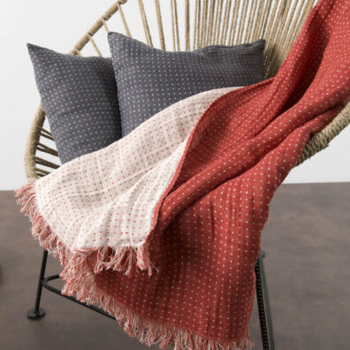 MEGA halvlin rødt pledd med 5cm frynser