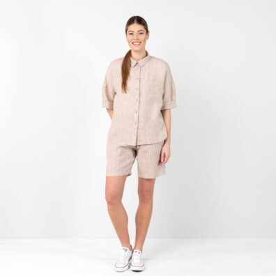 DOLFI lysebrun linshorts og bluse - det ideelle fritidsantrekket