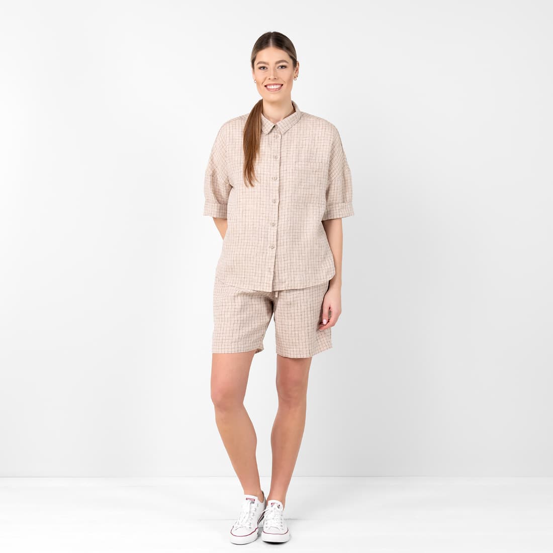 DOLFI lysebrun linshorts og bluse - det ideelle fritidsantrekket