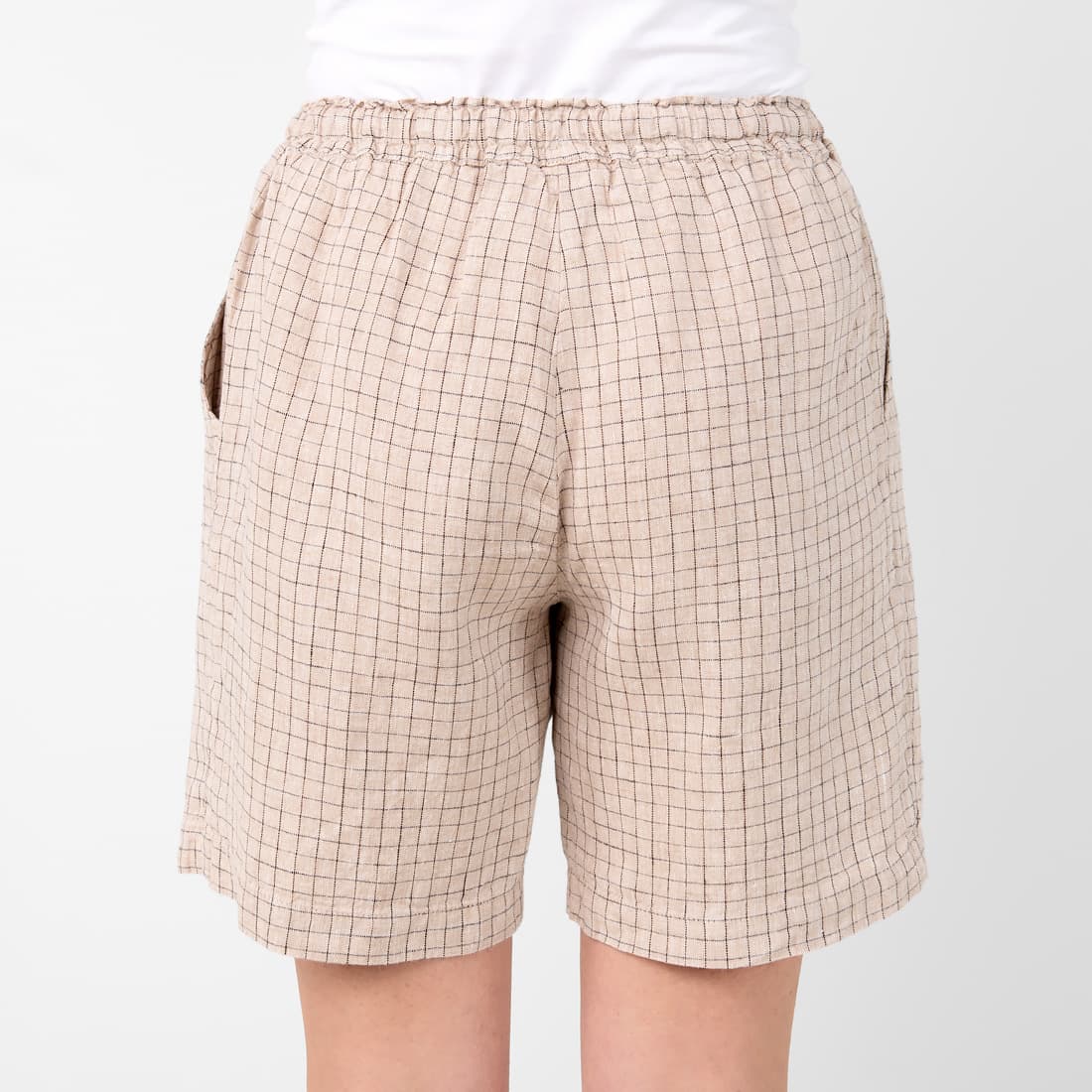 DOLFI lysebrun linshorts svart rutete