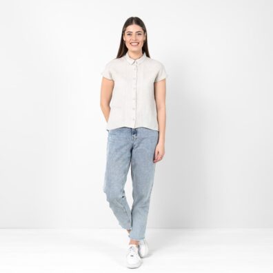 KRISTI beige linbluse med liten klafflomme på høyre side
