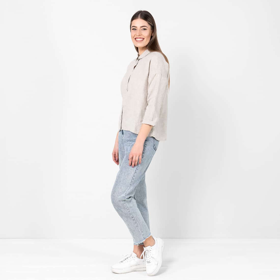 Beige linbluse med 3/4-ermer, mansjetter med brede innsatte mansjetter