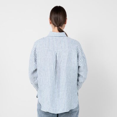 ODILE blå stripete linbluse med avrundet nederkant