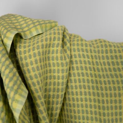 Linstoff med gulgrønt med strukturvev vasket
