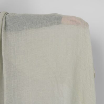 Linstoff i lys grågrønn farge gjennomsiktig vasket