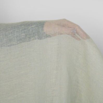 Linstoff i lys grågrønn farge gjennomsiktig passer til å sy skjerf, gardiner