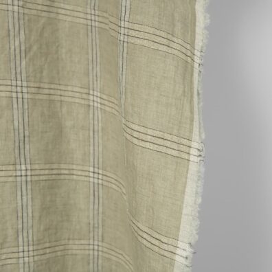 Brungrått rutete linstoff vasket for sying klær, hjemmetekstiler