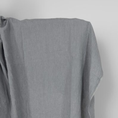 Blågrå-hvitt stripete linstoff vasket