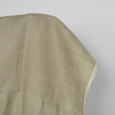 Brungrått rutete linstoff for sying klær, hjemmetekstiler