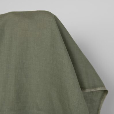 Linstoff i grågrønn farge for sying klær, hjemmetekstiler