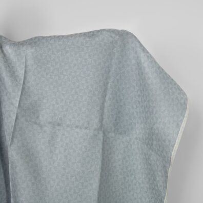 Grått linstoff med geometrisk mønster