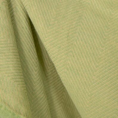 Halvlin stoff i "fiskebein", vevd gulaktig og eplegrønt garn, vasket