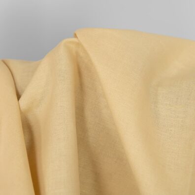 Halvlin stoff gulaktig for sying klær, hjemmetekstiler