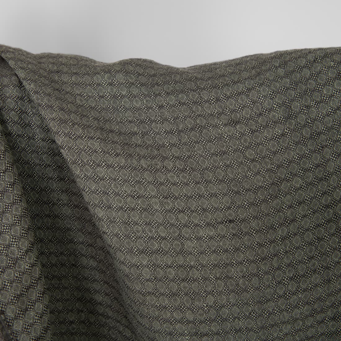 Linstoff med grønn-grått diamantmønster vasket for sying klær, hjemmetekstiler