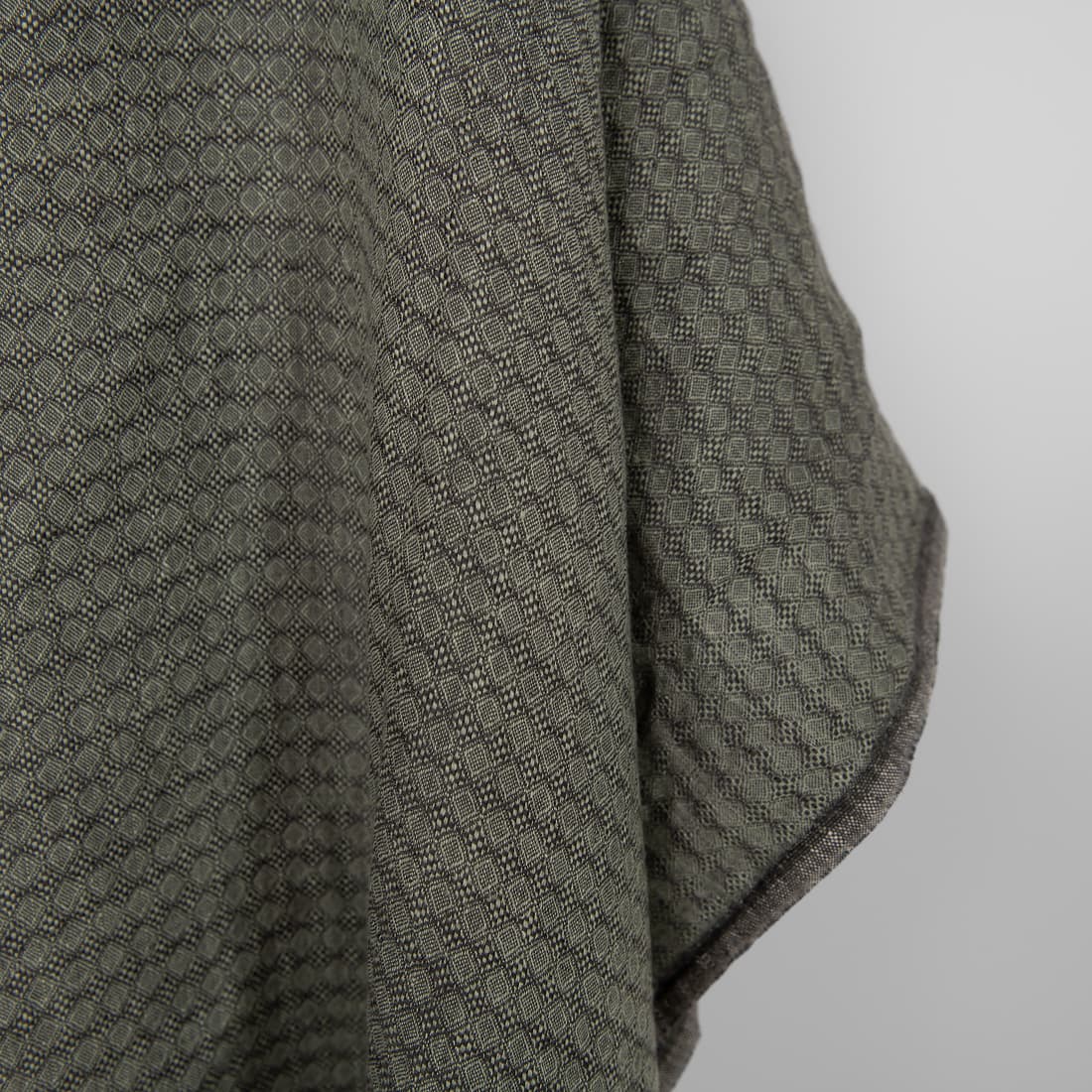 Linstoff med grønn-grått diamantmønster vasket, mykt, skånsomt