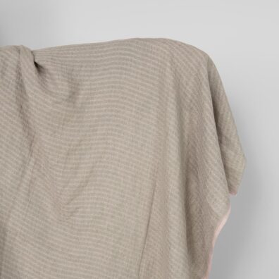 Linstoff med lilla-grønt diamantmønster vasket