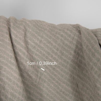 Linstoff med diamantmønster, vevd gammelgrønt og lyslilla garn, vasket