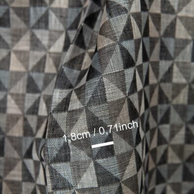 Linstoff med svart-grå trekanter dobbeltlags jacquard