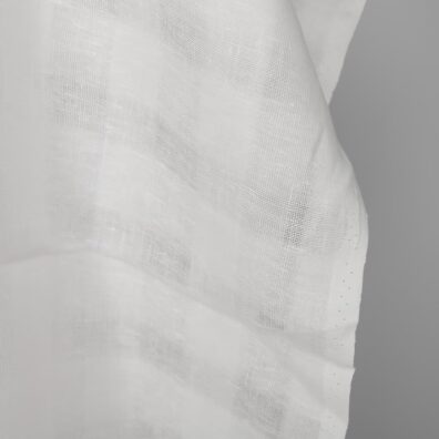 Linstoff snøhvit i gjennomsiktige ruter 150cm bredt