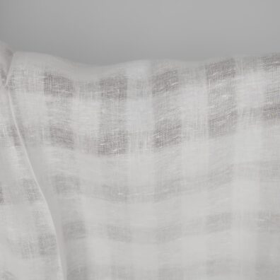 Linstoff snøhvit, tett og åpent vevd (gjennomsiktig) rutemønster