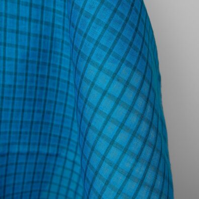Linstoff i gjennomsiktige blå, turkise ruter for sying klær, hjemmetekstiler