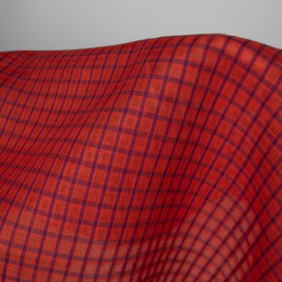 Linstoff i gjennomsiktige røde og lilla ruter 150cm bredt