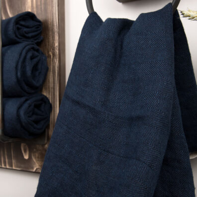 Linhåndkle mørkeblått i fiskebein mønster vasket, mykt