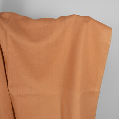 Linstoff i lysebrun farge