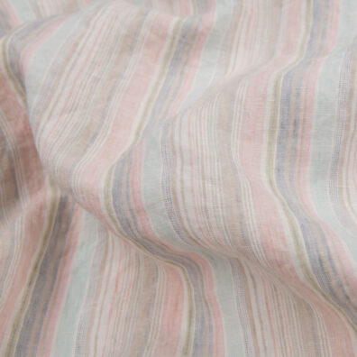 Linstoff med flerfargede striper vasket for sying klær, hjemmetekstiler