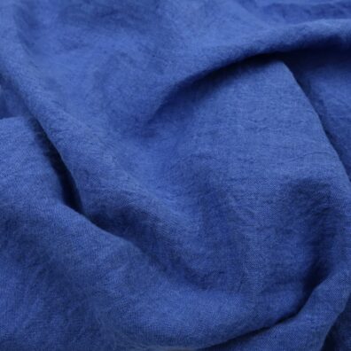 Bredt vasket linstoff i kraftig blåfarge