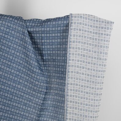 Halvlin stoff hvitt-blått mønstret