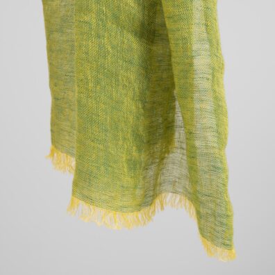 Lin sjal gulgrønt melert med 2cm frynser på kortkantene