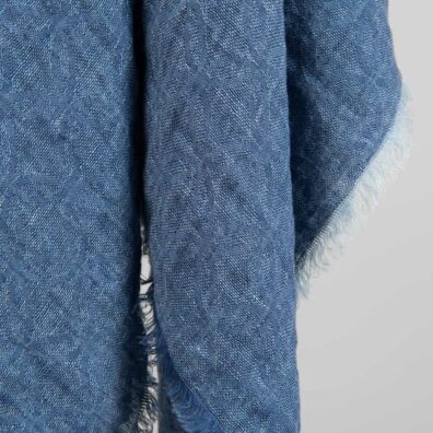 Lyseblått linskjerf med frynser