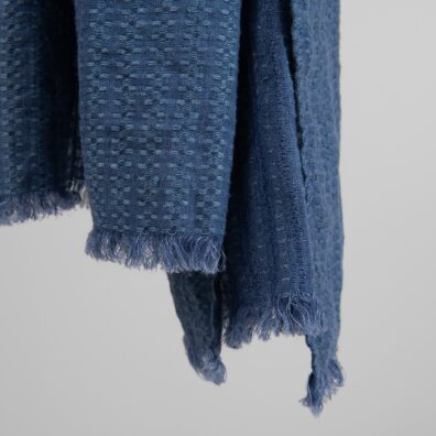 ULTRA lin sjal blått mønstret med 2cm frynser på kortkantene