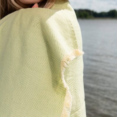 MADEIRA halvlin strandhåndkle lysegrønn-gulaktig i "fiskebein" mønster