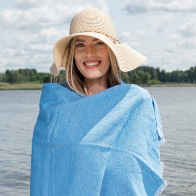 MADEIRA halvlin strandhåndkle lyseblå med frynser