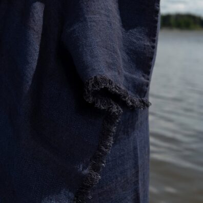 ISLA lin strandhåndkle mørkblå med frynser