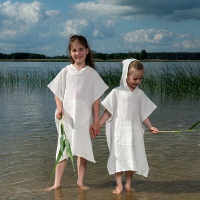 BINGO halvlin poncho hvitt for barn, med hette