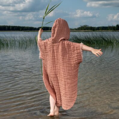 PLAZA lin poncho brun for barn, med lengre rygg